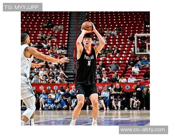 杨瀚森表现惊艳18分10篮板4助攻登上微博热搜榜第九引发热议 杨瀚森表现惊艳18分10篮板4助攻登上微博热搜榜第九引发热议