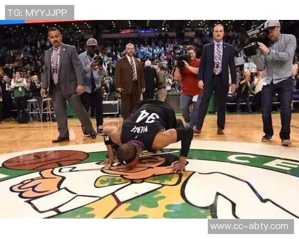 皮尔斯力挺杰伦布朗称绿军球员常遭黑评02年我更配MVP 皮尔斯力挺杰伦布朗称绿军球员常遭黑评02年我更配MVP