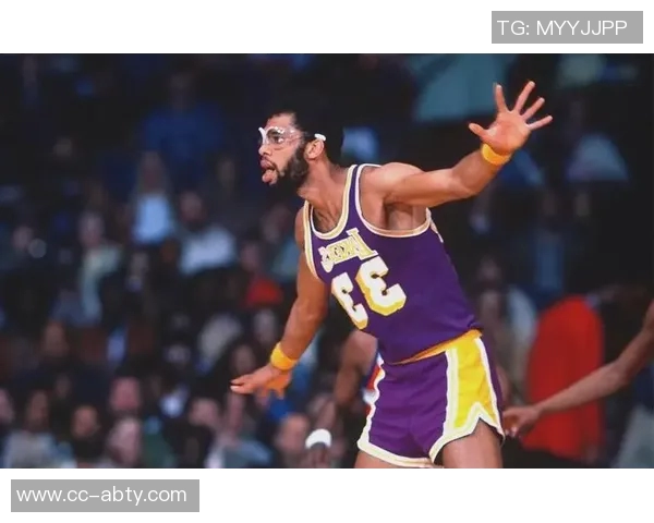 湖人队史五大传奇球员解析：魔术师贾巴尔韦斯特科比詹姆斯的辉煌岁月